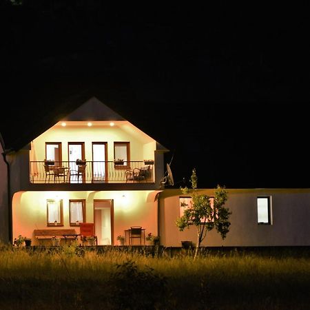 Guest House Blue Views Плав Екстериор снимка