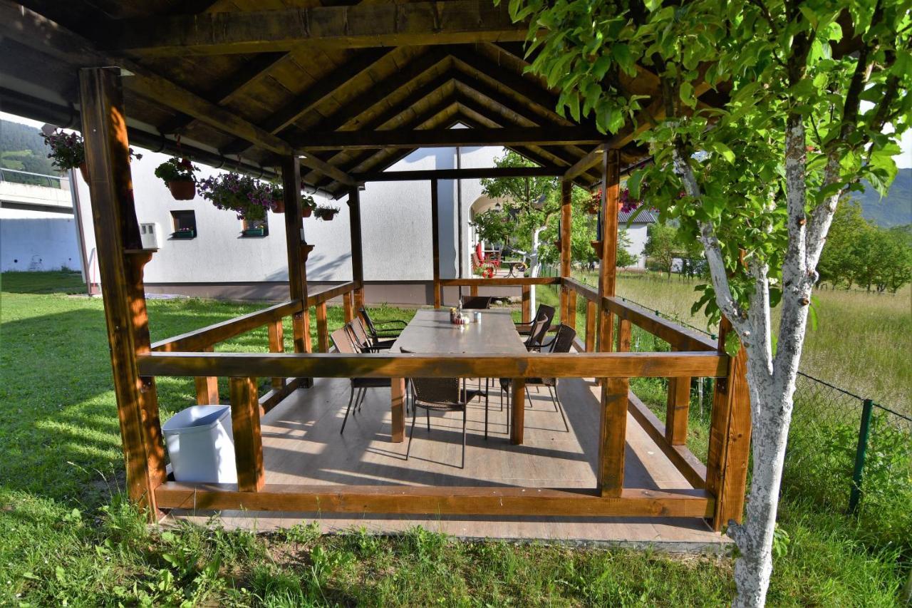 Guest House Blue Views Плав Екстериор снимка
