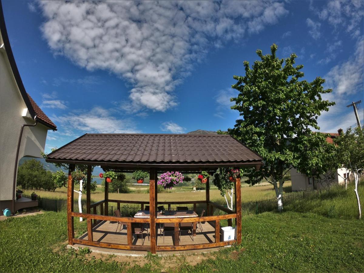 Guest House Blue Views Плав Екстериор снимка