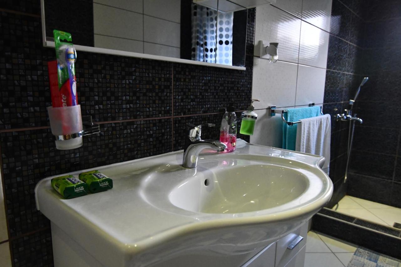 Guest House Blue Views Плав Екстериор снимка
