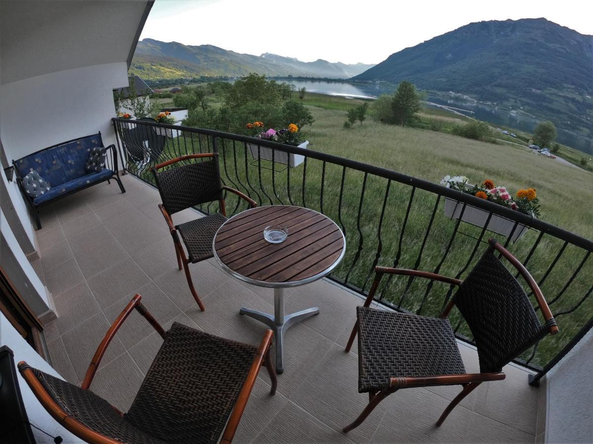 Guest House Blue Views Плав Екстериор снимка