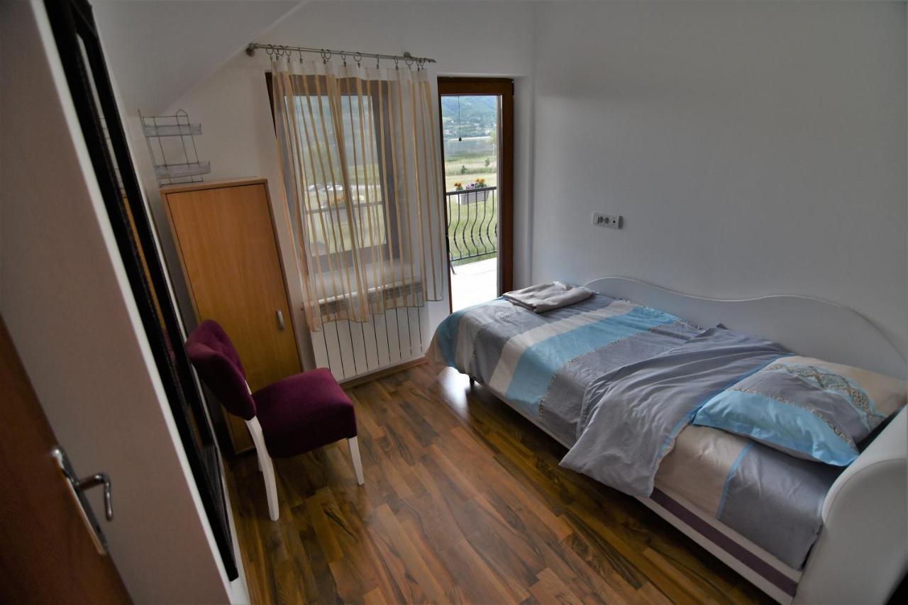 Guest House Blue Views Плав Екстериор снимка