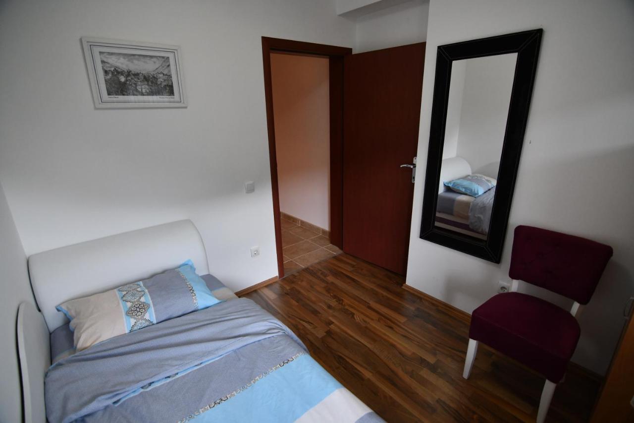 Guest House Blue Views Плав Екстериор снимка
