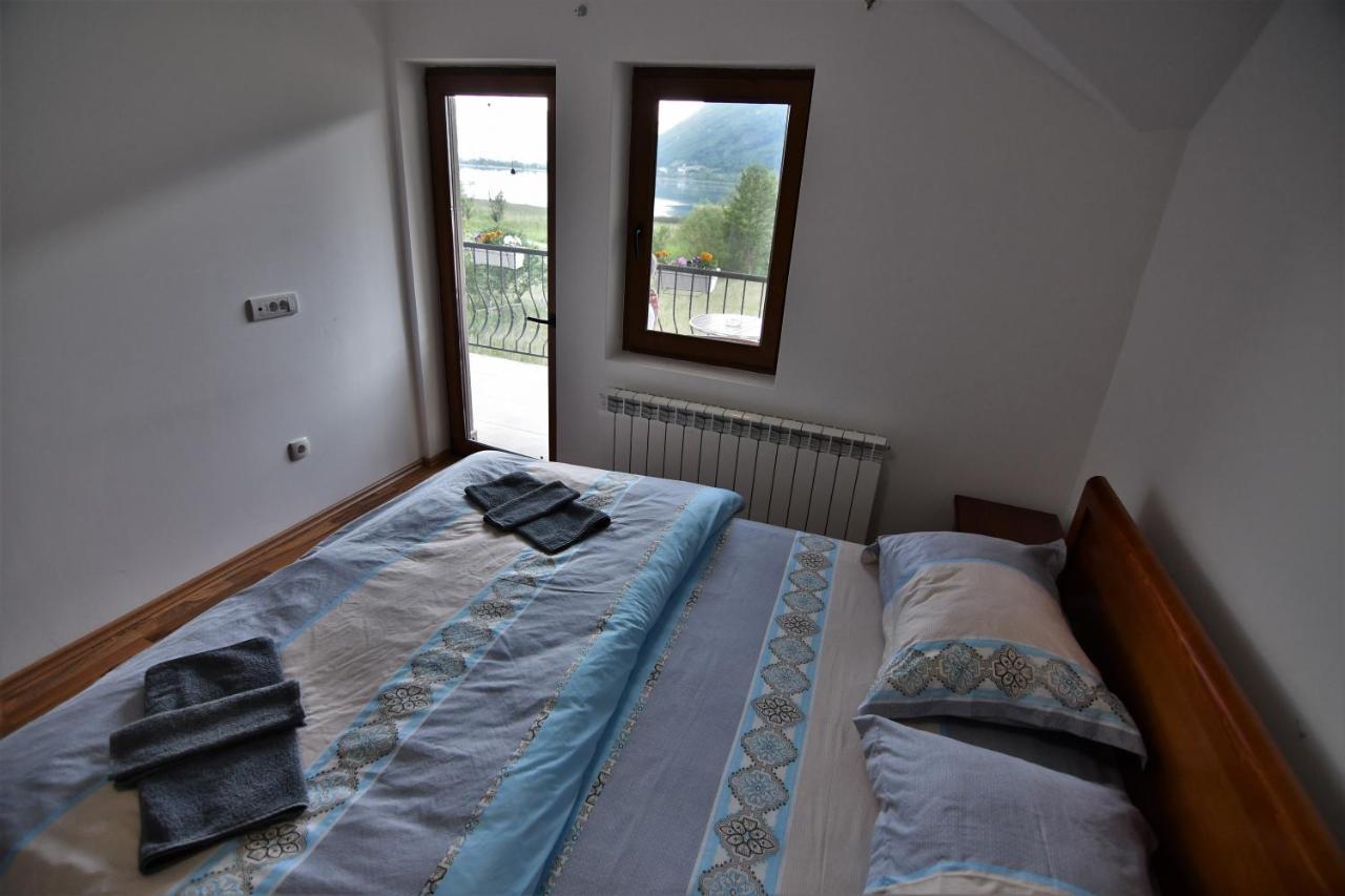 Guest House Blue Views Плав Екстериор снимка