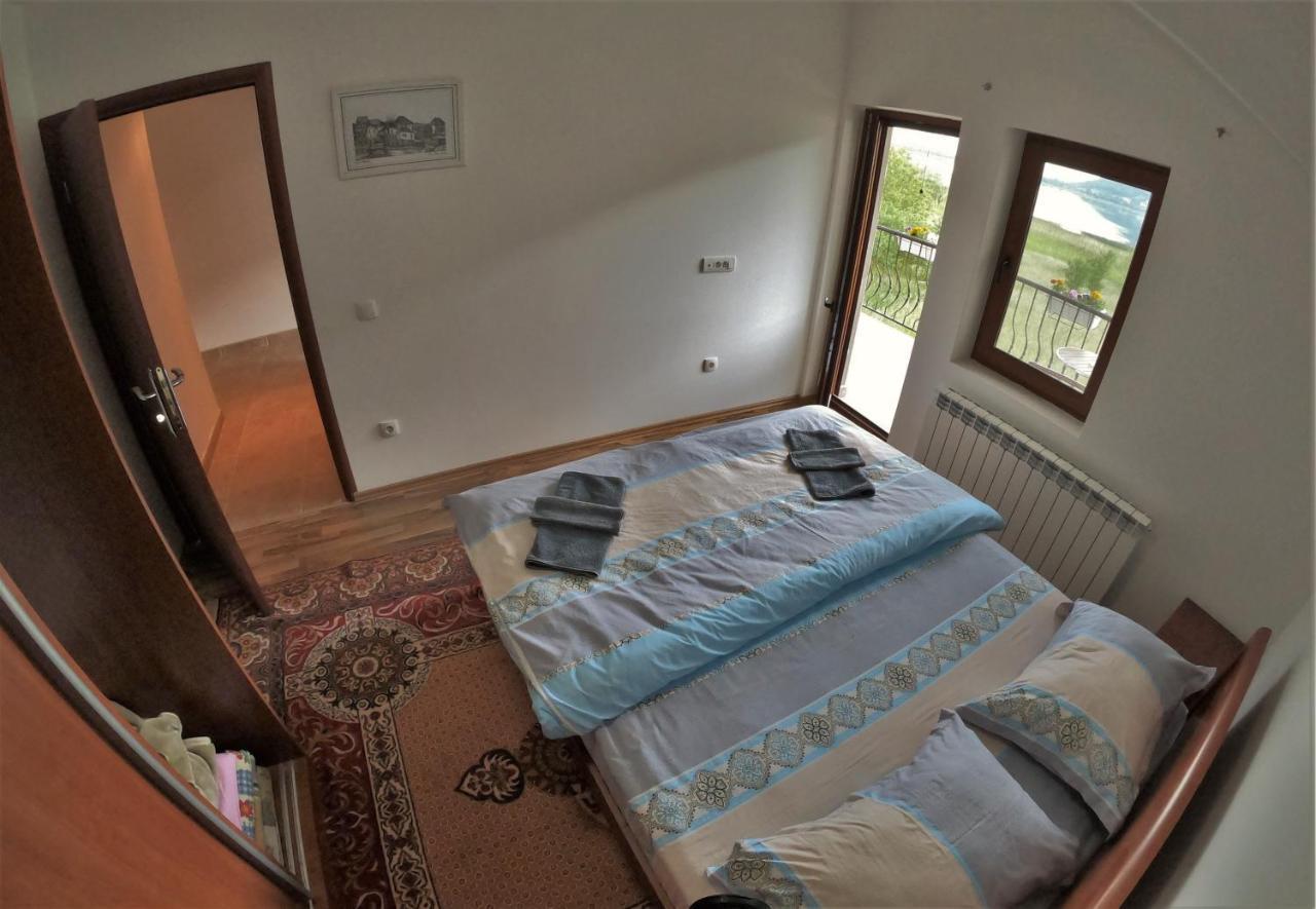 Guest House Blue Views Плав Екстериор снимка