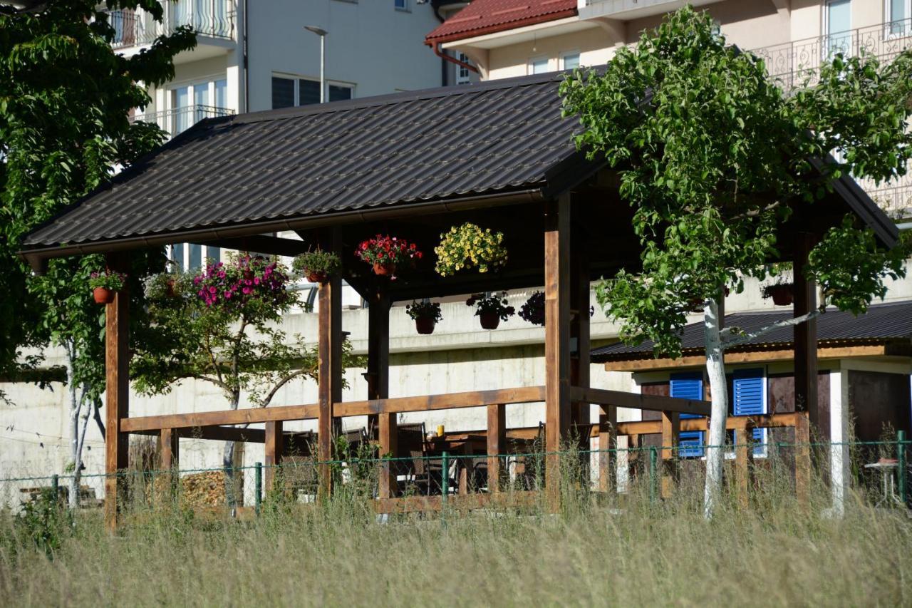 Guest House Blue Views Плав Екстериор снимка